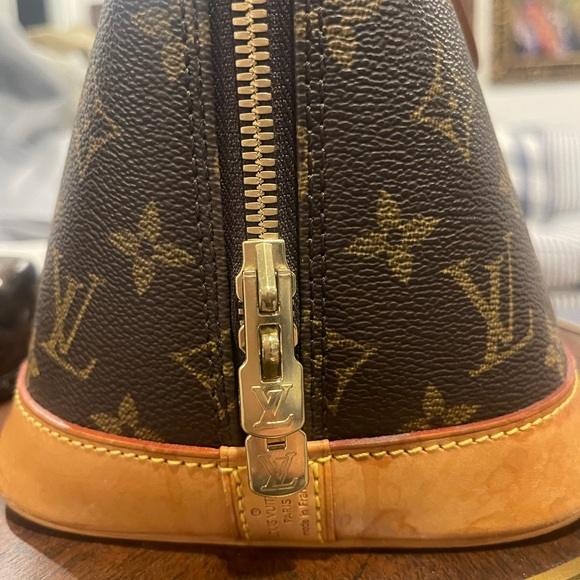 Louis Vuitton Retail $1,530 Monogram Alma PM - Picture 7 of 17